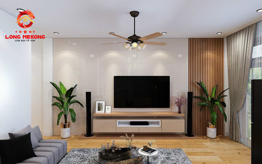 Phòng khách được thiết kế đơn giản với màu sắc trung tính, ấm cúng
